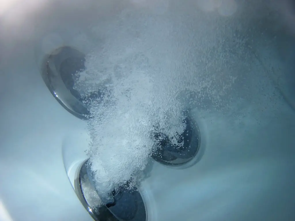 Bubbling hot tub jet